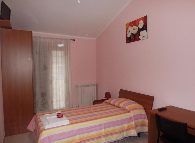 Affittacamere Pone Sesto San Giovanni Δωμάτιο φωτογραφία